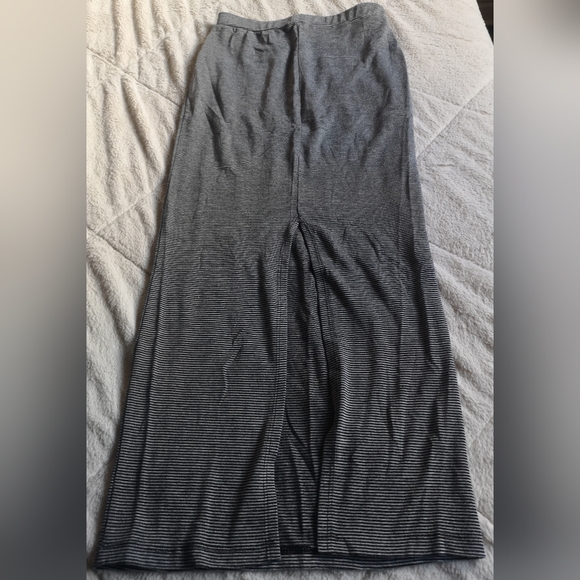 Long skirt - Picture 2 of 6